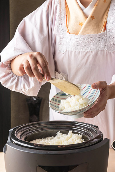 ご飯、みそ汁、すき焼き、お新香